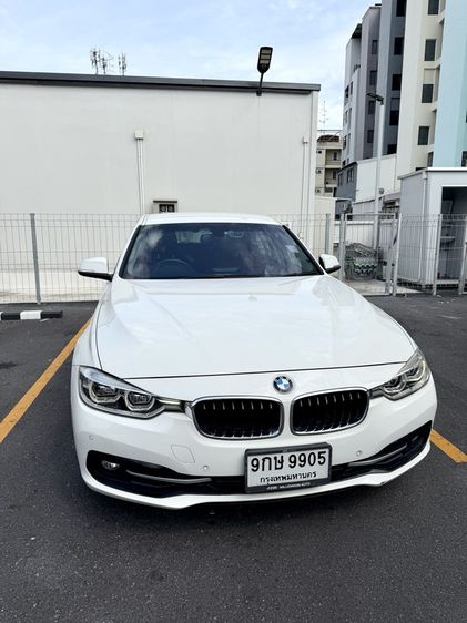 BMW Series 3 2018 330e Sedan เบนซิน ไม่ติดแก๊ส เกียร์อัตโนมัติ ขาว