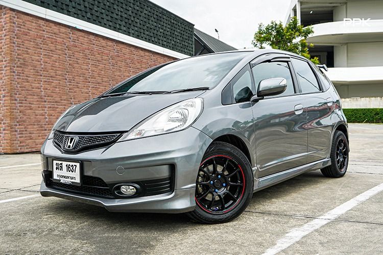 รถ Honda Jazz 1.5 SV สี เทา