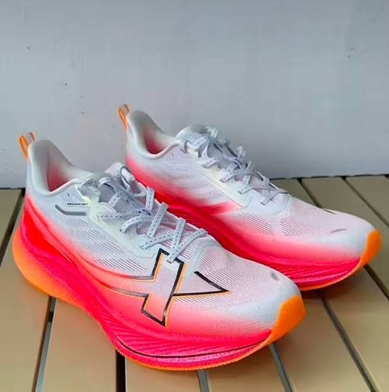 รองเท้า Xtep 2000km 3.0 size 41.5