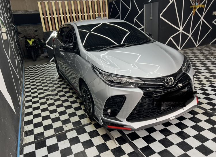 รถ Toyota Yaris 1.2 Sport Premium สี เทา