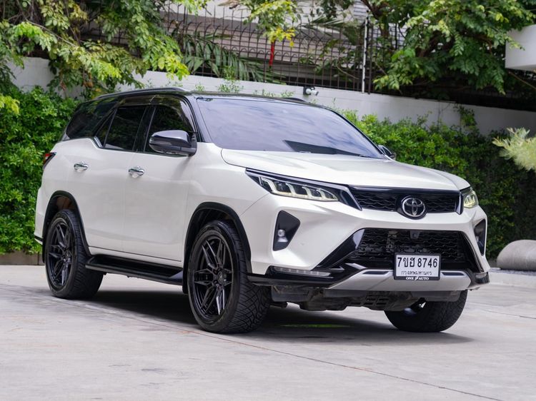Toyota Fortuner 2022 2.8 Legender Black Top Utility-car ดีเซล ไม่ติดแก๊ส เกียร์อัตโนมัติ ขาว