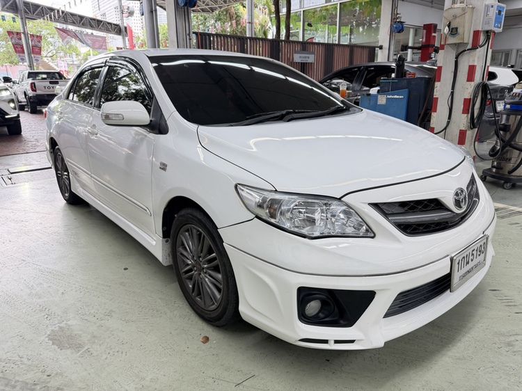 รถ Toyota Altis 1.8 TRD Sportivo สี ขาว