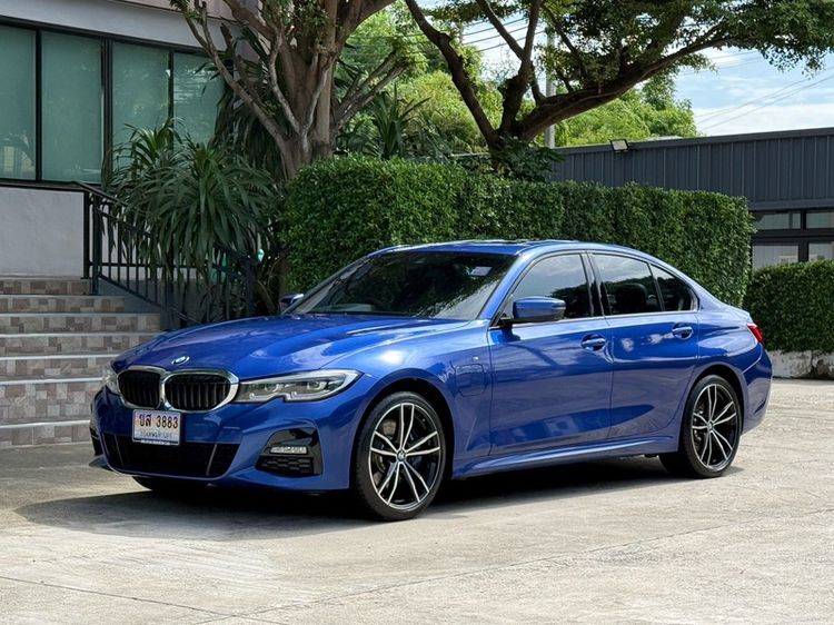 BMW Series 3 2022 330e Sedan เบนซิน ไม่ติดแก๊ส เกียร์อัตโนมัติ เนื้อ รูปที่ 4