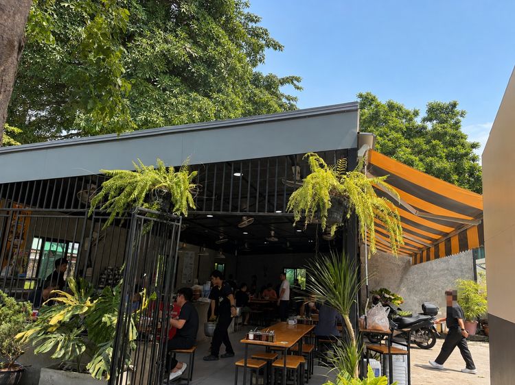 เซ้งร้านก๋วยเตี๋ยว แบรนด์ดัง ทำเลดี มีลูกค้าประจำ มีที่จอดรถ ซ.โยธินพัฒนา 3