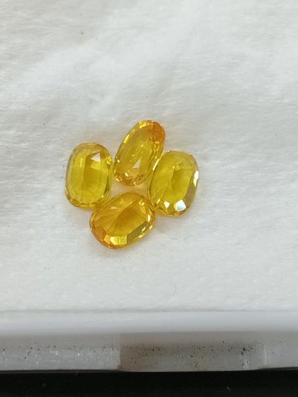 พลอย