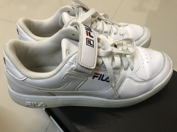 รองเท้าหนังกึ่งทางการ UK 7.5 | EU 41 1/3 | US 8 รองเท้าผ้าใบ Fila สีขาว ไซส์ 41 ยาว 260