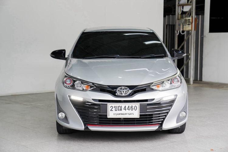 รถ Toyota Yaris ATIV 1.2 High สี เทา