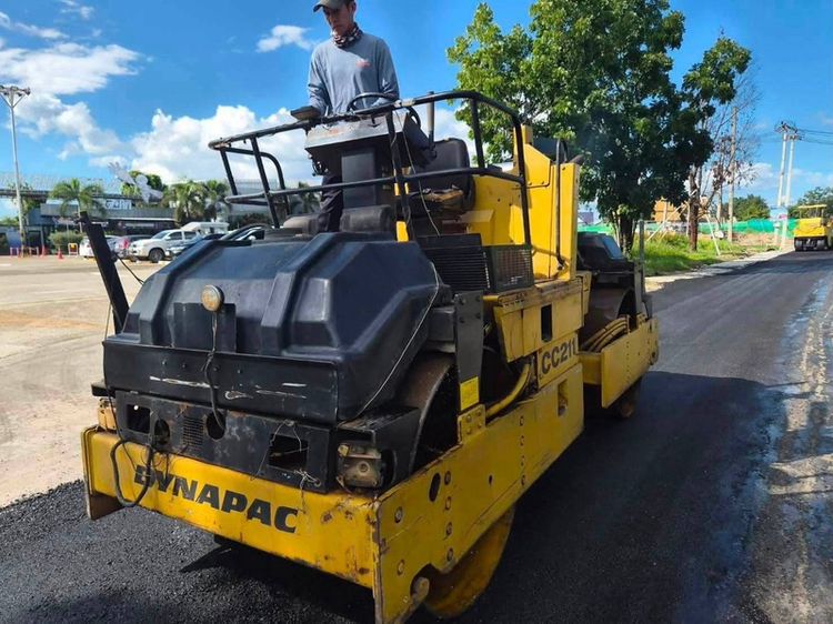 รถบด DYNAPAC CC211