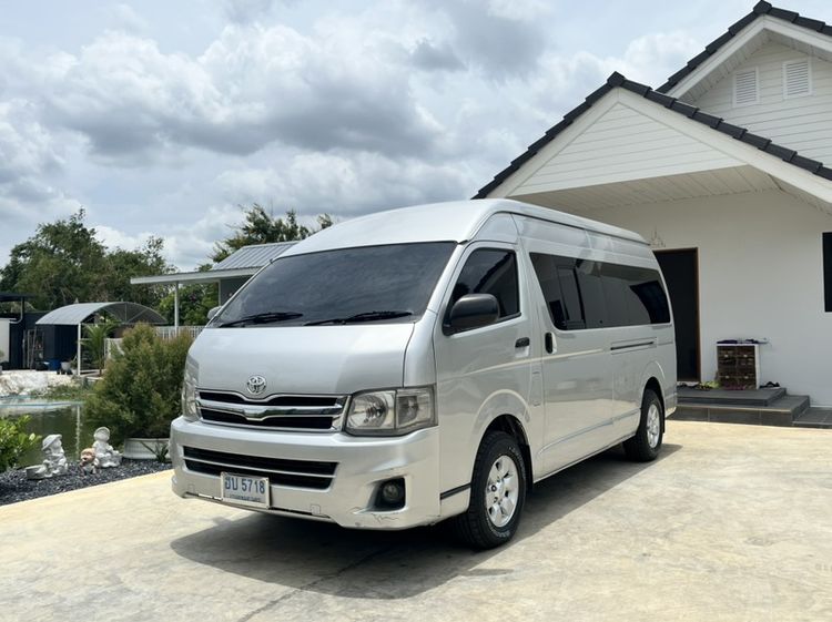 รถ Toyota Commuter 2.5 สี บรอนซ์ทอง