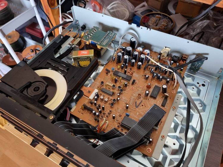 PIONEER PD-515  เป็นเครื่องเล่นซีดีรุ่นคลาสสิก ที่ให้เสียงดีมากครับ รูปที่ 9