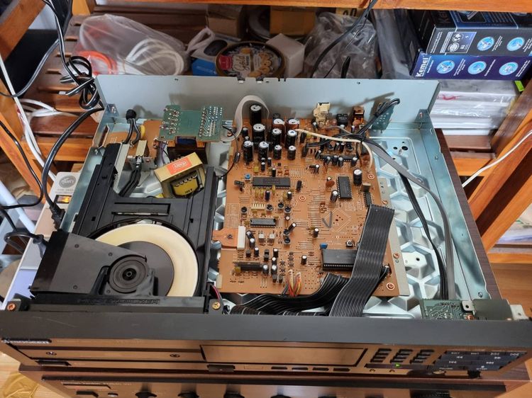 PIONEER PD-515  เป็นเครื่องเล่นซีดีรุ่นคลาสสิก ที่ให้เสียงดีมากครับ รูปที่ 10