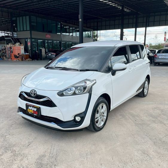 รถ Toyota Sienta 1.5 G สี ขาว