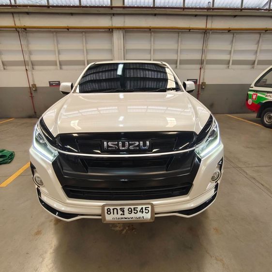 รถ Isuzu D-MAX 1.9 Hi-Lander Stealth Z Prestige สี ขาว