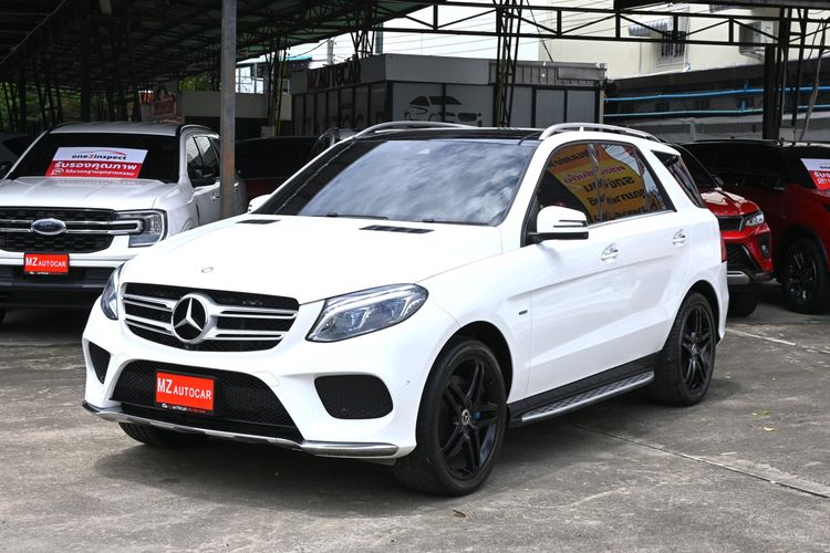 รถ Mercedes-Benz GLE-Class GLE500 สี ขาว