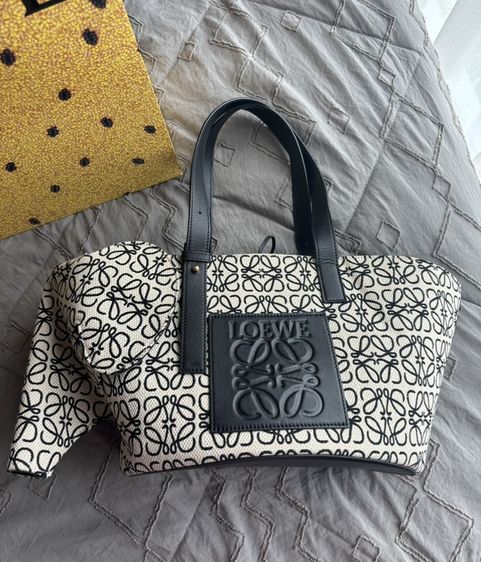 กระเป๋า Loewe ของแท้ รุ่น  LOEWE Elephant Basket Bag