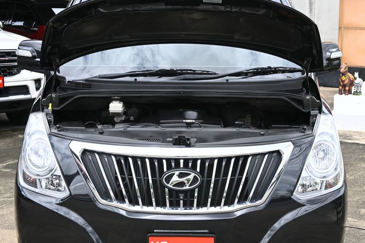 Hyundai H-1 2018 2.5 Deluxe Van ดีเซล ไม่ติดแก๊ส เกียร์อัตโนมัติ ดำ รูปที่ 3