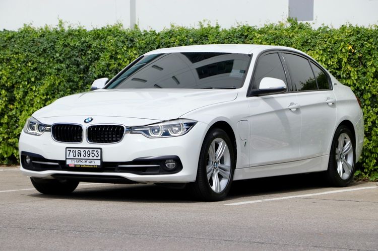 BMW Series 3 2018 330e Sedan ปลั๊กอินไฮบริด (PHEV) ไม่ติดแก๊ส เกียร์อัตโนมัติ ขาว รูปที่ 2