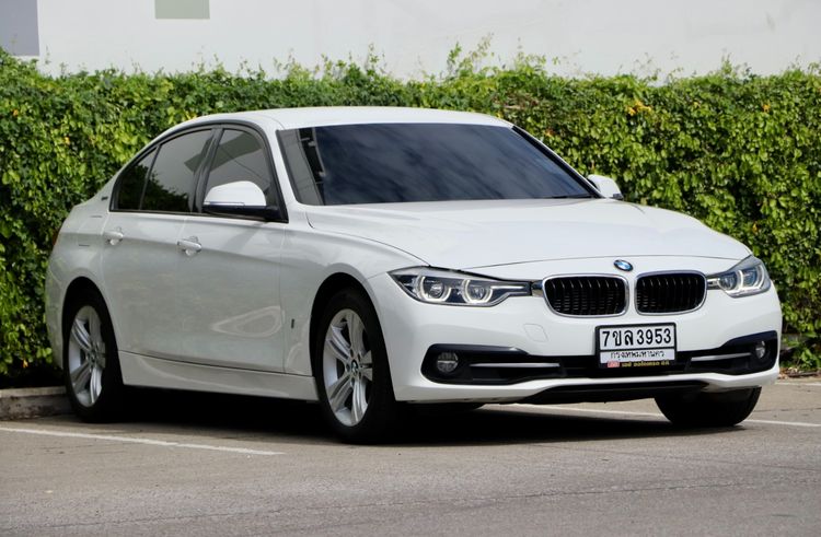 BMW Series 3 2018 330e Sedan ปลั๊กอินไฮบริด (PHEV) ไม่ติดแก๊ส เกียร์อัตโนมัติ ขาว รูปที่ 3