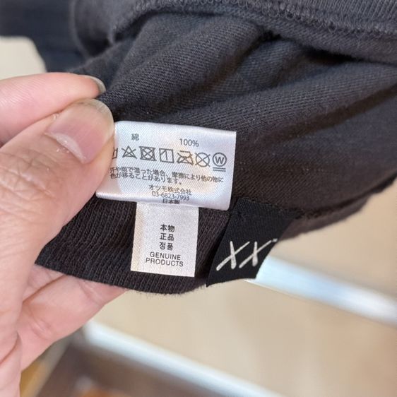 Used HUMAN MADE x KAWS MADE Graphic TShirt สีดำ ลาย KAWS กอดเสือ ของแท้ รูปที่ 4