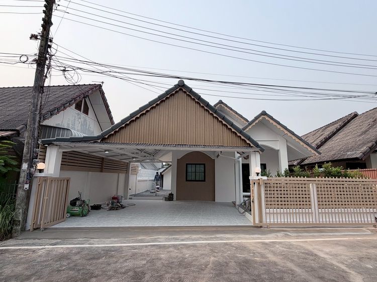  บ้านรีโนเวท ทำเลใกล้เซ็นทรัลเฟส  ฟรีโอน พร้อมเฟอร์นิเจอร์