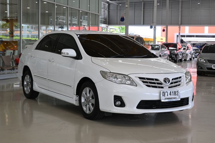 รถ Toyota Altis 1.6 E สี ขาว