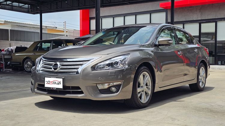 รถ Nissan Teana 2.5 XV สี น้ำตาล