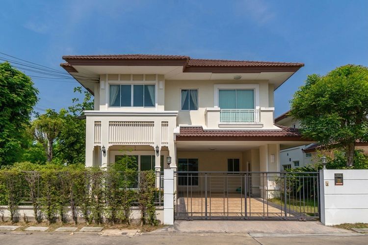 ให้เช่าบ้านเดี่ยว 85 ตรว. หลังริมและหลังบ้านติดสวนโครงการ 4 ห้องนอน 4 ห้องน้ำ ใกล้รถไฟฟ้า