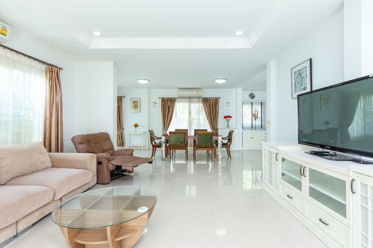 ตกแต่งครบ 2011 ให้เช่าบ้านเดี่ยว 85 ตรว. หลังริมและหลังบ้านติดสวนโครงการ 4 ห้องนอน 4 ห้องน้ำ ใกล้รถไฟฟ้า รูปที่ 3
