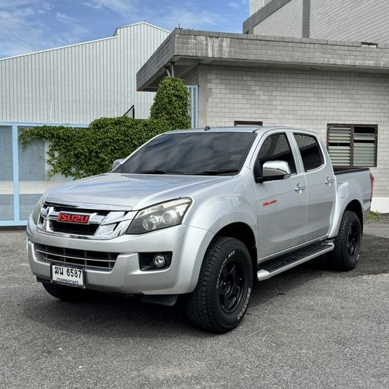 รถ Isuzu Cab 4 รุ่นย่อยอื่นๆ สี บรอนซ์เงิน