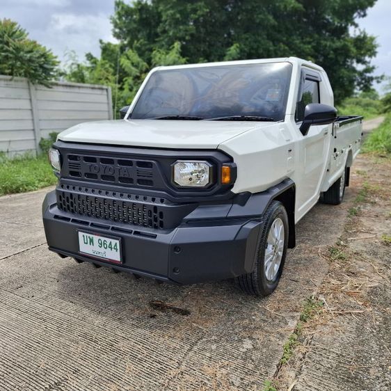 รถ Toyota Hilux Revo 2.4 Entry สี ขาว