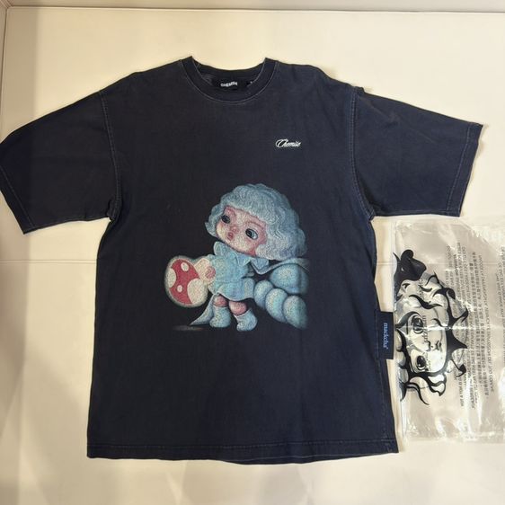ส่งต่อ เสื้อยืด Chalotteมาs Castle จากคอลเลกชันพิเศษ Chemise x Mackcha