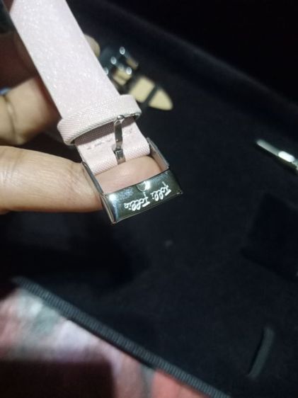 Folli Follie Changeable Bezel & Strap Watch ซึ่งเป็นนาฬิกาข้อมือผู้หญิงสัญชาติกรีซสไตล์แฟชั่น BE FORWARD Store จุดเด่นของรุ่นนี้คือสามารถถอดเปลี่ยนขอบหน้าปัด (Bezel) รูปที่ 12