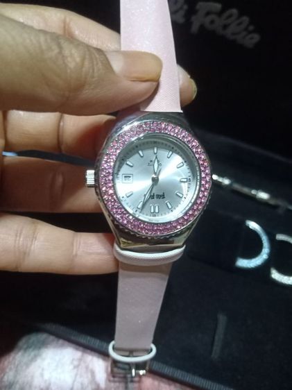 Folli Follie Changeable Bezel & Strap Watch ซึ่งเป็นนาฬิกาข้อมือผู้หญิงสัญชาติกรีซสไตล์แฟชั่น BE FORWARD Store จุดเด่นของรุ่นนี้คือสามารถถอดเปลี่ยนขอบหน้าปัด (Bezel) รูปที่ 9