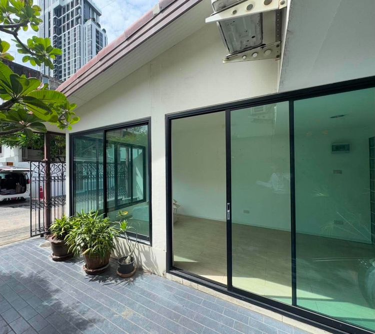 เซ้งอาคารพาณิชย์ 3 ชั้น ทำเลทอง สุขุมวิท 63