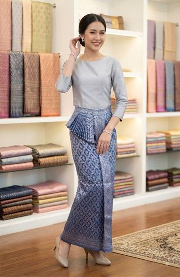 ชุดไทยประยุกต์ เสื้อคอกลมแขนสั้น พร้อมผ้าถุงสำเร็จรูปพร้อมชายพกผ้าไหมทอดิ้นทอง ชุดออกงาน ชุดทำบุญ รูปที่ 4
