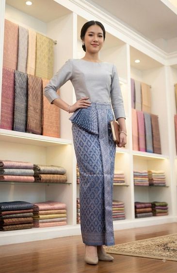 ชุดไทยประยุกต์ เสื้อคอกลมแขนสั้น พร้อมผ้าถุงสำเร็จรูปพร้อมชายพกผ้าไหมทอดิ้นทอง ชุดออกงาน ชุดทำบุญ รูปที่ 3