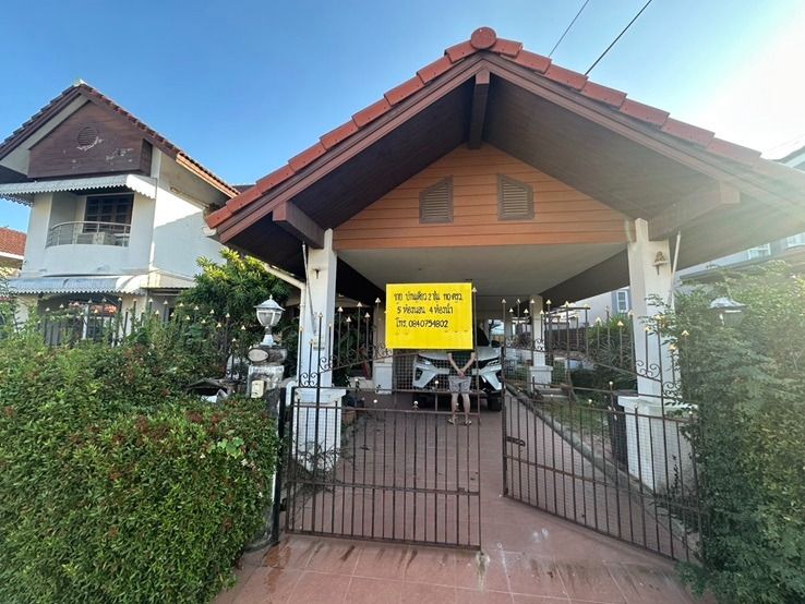 ขายบ้านเดี่ยว 2 ชั้น พื้นที่ 110 ตรว. 5 ห้องนอน 4 ห้องน้ำ 2 ห้องครัว ใกล้รร.สวนกุหลาบรังสิต