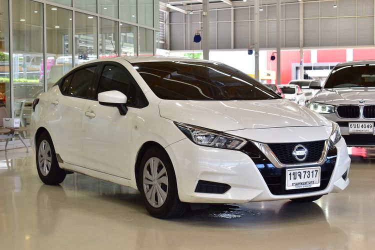 รถ Nissan Almera 1.2 E สี ขาว