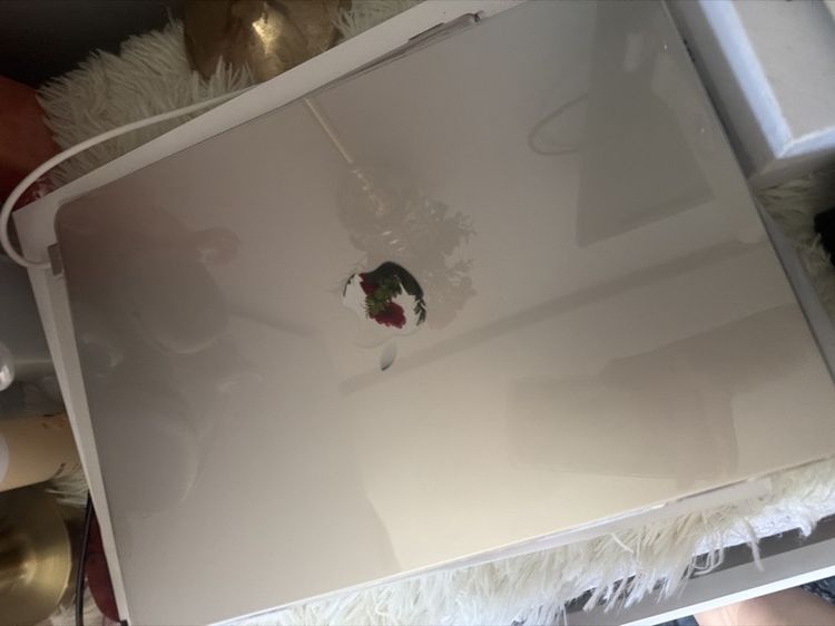 ￼13-inch MacBook Air: Apple M4 chip with 10-core CPU and 8-core GPU, 16GB, 256GB SSD รูปที่ 2