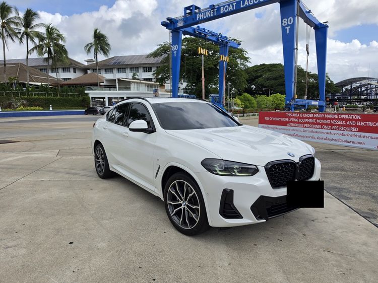 รถ BMW X4 2.0 xDrive20d M Sport 4WD สี ขาว