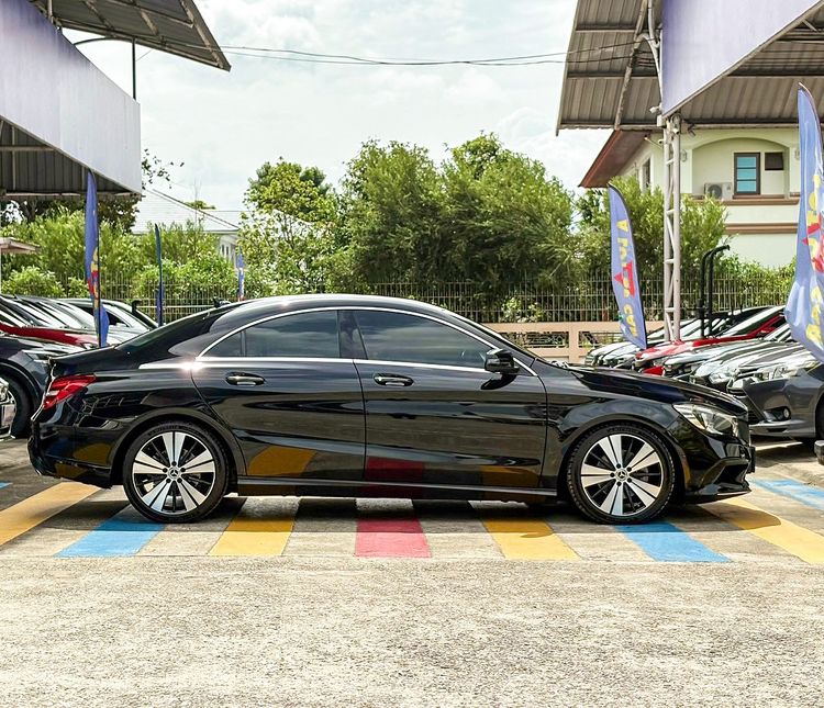 Mercedes-Benz CLA-Class 2017 CLA200 Sedan เบนซิน ไม่ติดแก๊ส เกียร์อัตโนมัติ ดำ รูปที่ 2