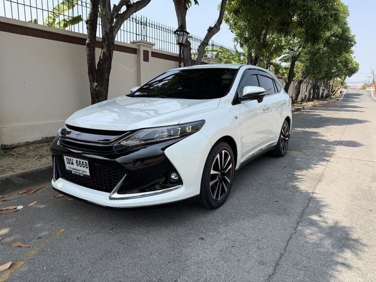Toyota Harrier 2016 2.0 Sedan เบนซิน ไม่ติดแก๊ส เกียร์อัตโนมัติ ขาว