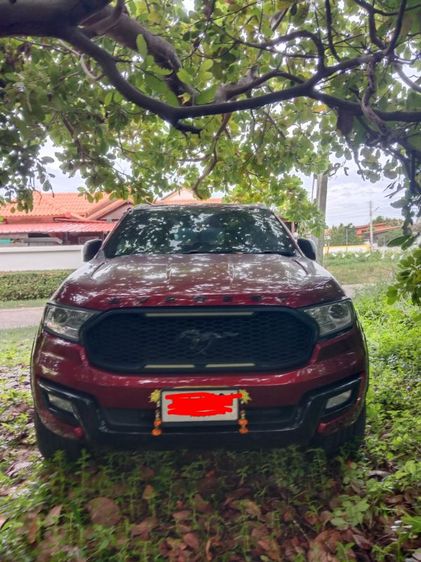รถ Ford Everest 2.2 Titanium Plus สี แดง