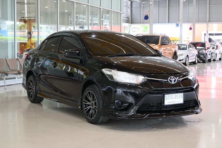 รถ Toyota Vios 1.5 J สี ดำ