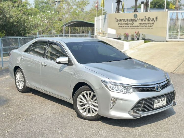 รถ Toyota Camry 2.5 Hybrid สี เทา