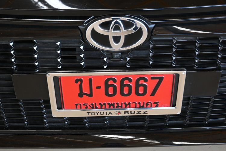 Toyota Yaris ATIV 2025 1.5 HEV GR SPORT Sedan ไฮบริด ไม่ติดแก๊ส เกียร์อัตโนมัติ ดำ รูปที่ 2