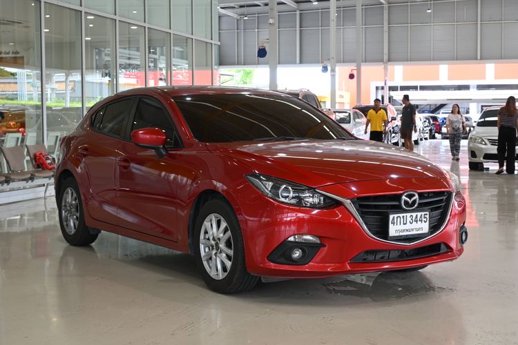 รถ Mazda Mazda3 2.0 C สี แดง