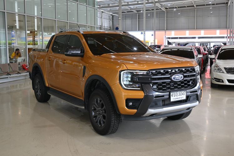 รถ Ford Ranger 2.0 Hi-Rider Wildtrak สี ส้ม