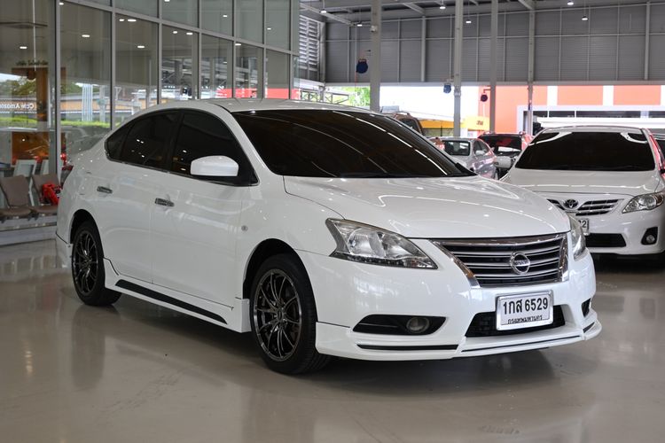 รถ Nissan Sylphy 1.6 E สี ขาว