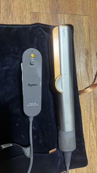 dyson หนีบตรงและเป่าแห้งในเวลาเดียวกัน ขายเพราะมี2อัน